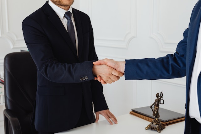 How Do You Benefit From Working With A Real Estate Attorney?