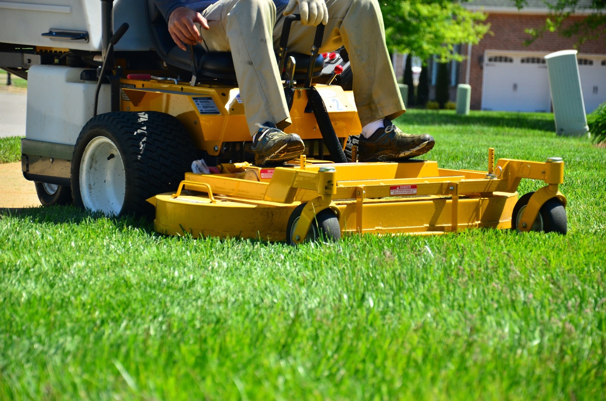 Lawn care company near me: Do you want to know how to choose the right lawn care company? Read on to learn how to make the right choice.