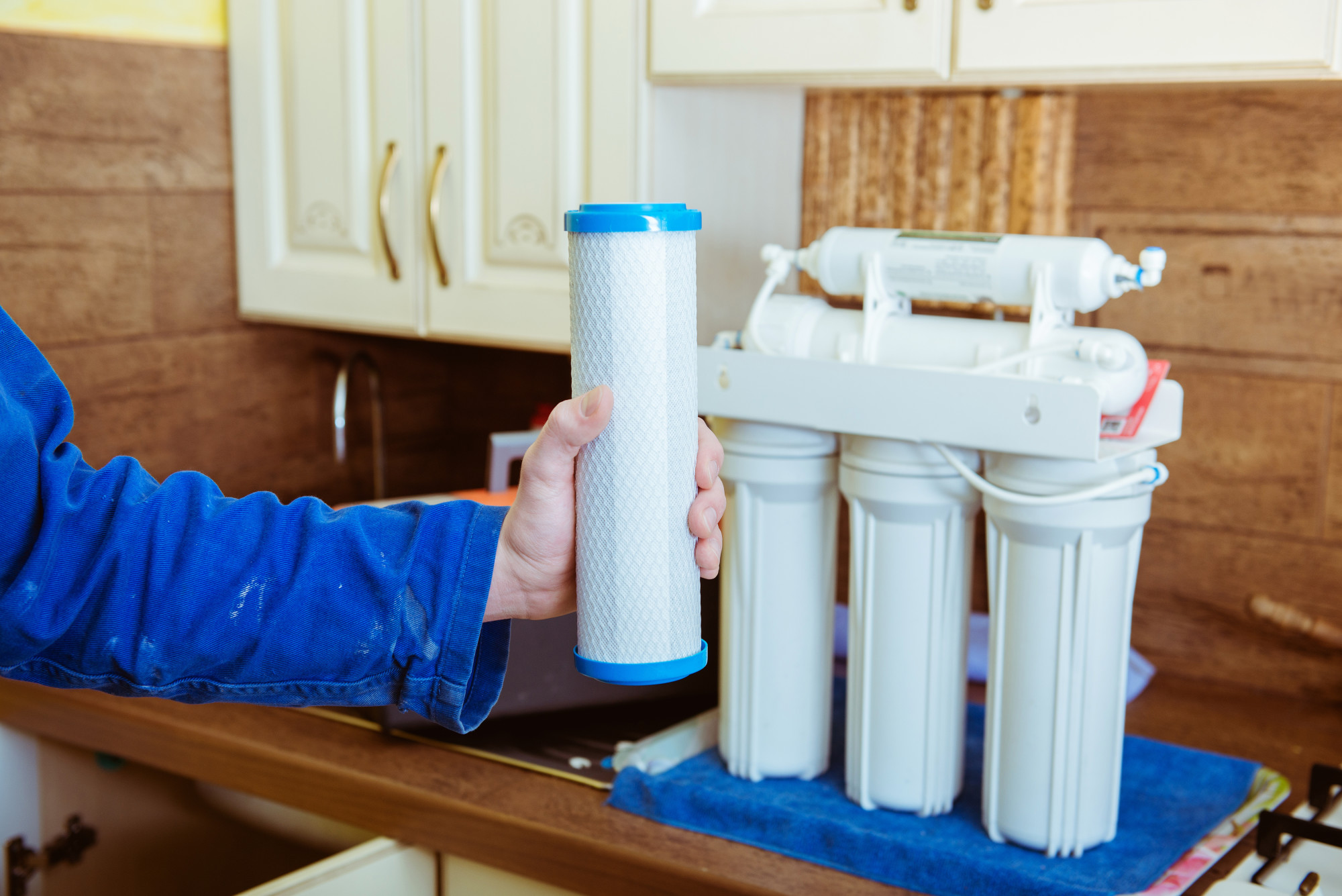 Investing in a quality water filter can ensure that you and your family have access to clean drinking water at home. Read on for more information.
